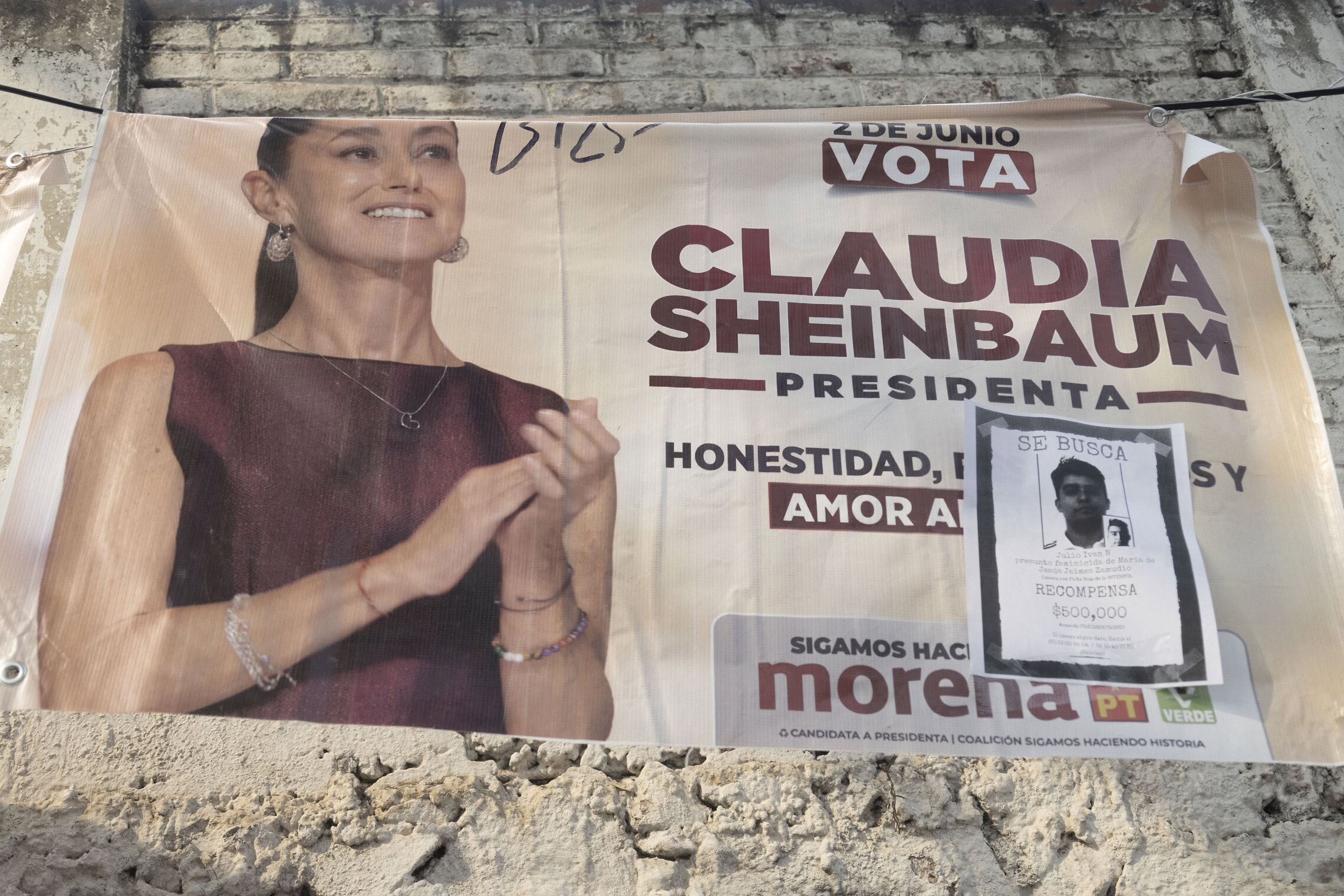 שלט תמיכה במועמדת לנשיאות מקסיקו קלאודיה שיינבאום, מאי 2024 (צילום: SILVANA FLORES / AFP)