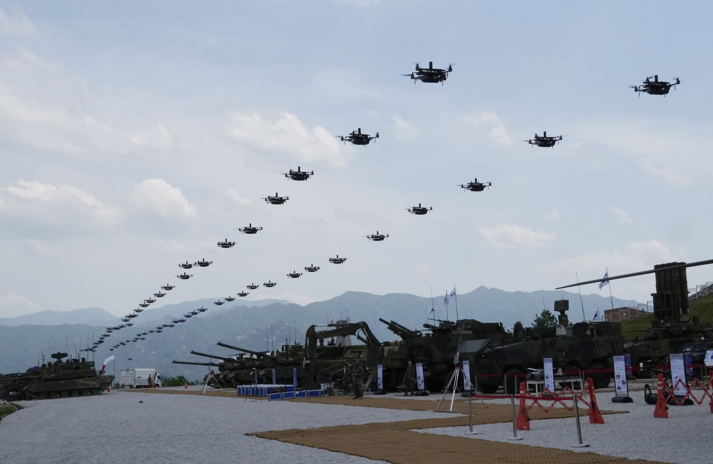 מל&quot;טים של צבא דרום קוריאה בתרגיל משותף עם צבא ארה&quot;ב, מאי 2023 (צילום: AP Photo/Ahn Young-joon)