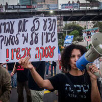 הפגנה למען שחרור החטופים בתל אביב, 21 במאי 2024 (צילום: אבשלום ששוני/פלאש90)