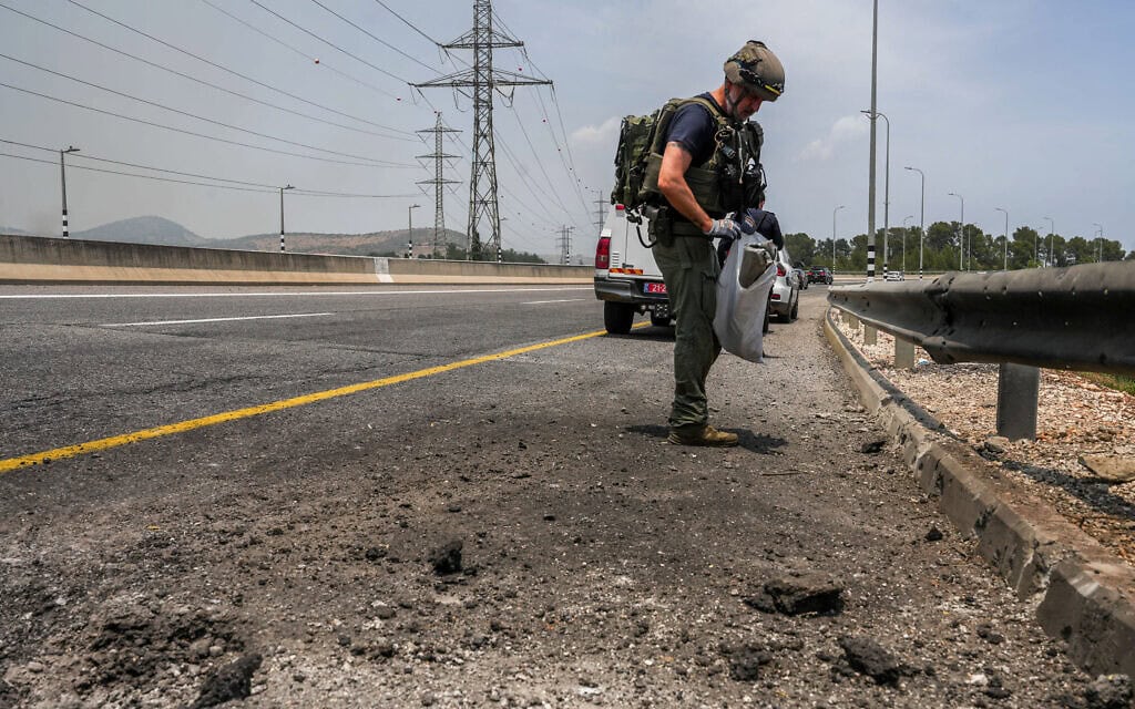 אתר בכביש 90, בקרבת קריית שמונה, שבו פגעה רקטה ששוגרה מלבנון, 23 במאי 2024 (צילום: Ayal Margolin/Flash90)