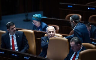 בנימין נתניהו וחברי קואליציה נוספים בדיון 40 החתימות בכנסת, מאי 2023 (צילום: Yonatan Sindel/Flash90) בנימין נתניהו וחברי קואליציה נוספים בדיון 40 החתימות בכנסת, מאי 2023 (צילום: Yonatan Sindel/Flash90)