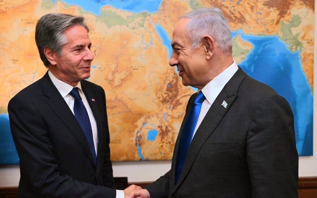 ראש הממשלה בנימין נתניהו לוחץ את ידו של אנתוני בלינקן שר החוץ האמריקאי בפגישתם בירושלים. 1 במאי 2024 (צילום: חיים צח/לע"מ)