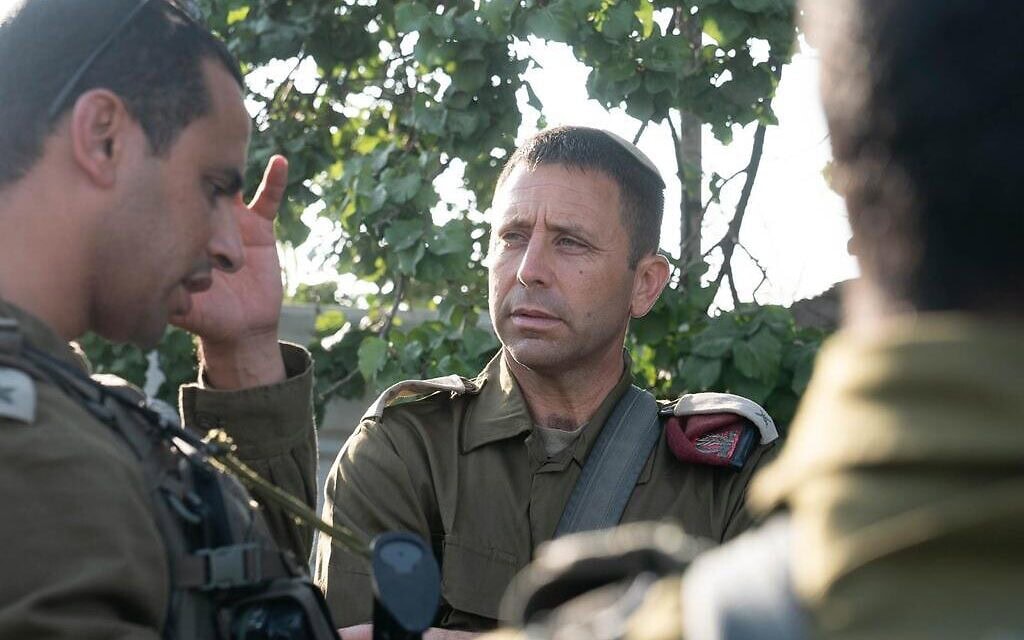 אלוף פיקוד המרכז תא״ל אבי בלוט כשהיה מפקד אוגדת איו״ש (צילום: דובר צה״ל) אלוף פיקוד המרכז תא״ל אבי בלוט כשהיה מפקד אוגדת איו״ש (צילום: דובר צה״ל)