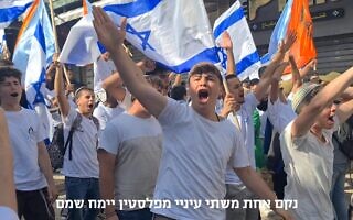 שירי שטנה של צועדים בשער שכם, מצעד הדגלים 2023, צילום: אורי ארליך (צילום: אורי ארליך) שירי שטנה של צועדים בשער שכם, מצעד הדגלים 2023, צילום: אורי ארליך (צילום: אורי ארליך)