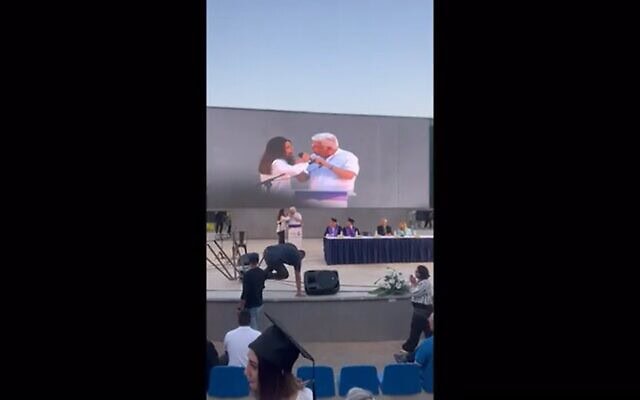 פיצוץ נאומו של ד"ר חיים וייצמן במכללת רמת גן, 4 ביוני 2024 (צילום: צילום מסך מסרטון ב-N12)