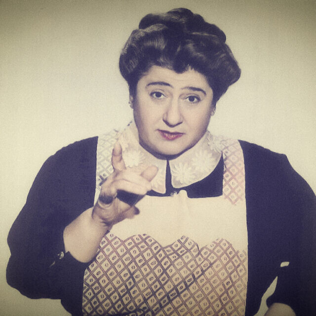 גרטרוד ברג בתפקיד האימא הפולנייה האולטימטיבית בסדרת הטלוויזיה "הגולדברגים" ב-1951 (צילום: CBS, עיבוד מחשב)