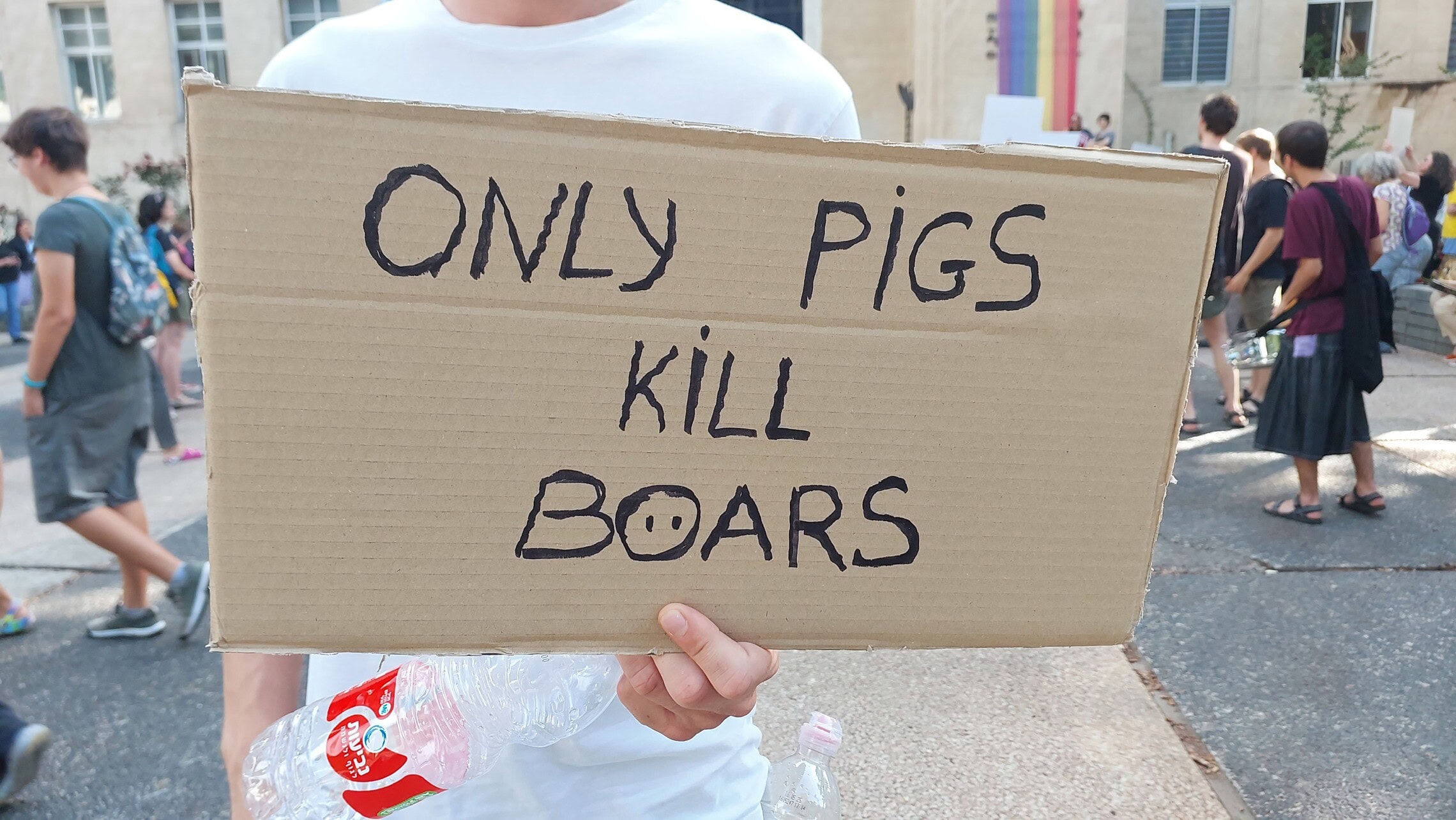 הפגנה נגד ירי בחזירי בר בחיפה. 19 ביוני 2024 (צילום: עומר שרביט)