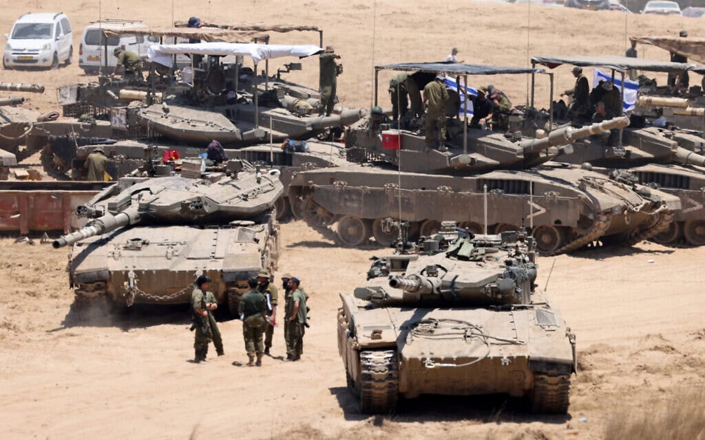 טנקים של צה"ל בקרבת הגבול עם רצועת עזה, 5 ביוני 2024 (צילום: JACK GUEZ / AFP)