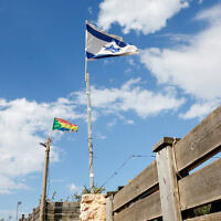 .דגלי ישראל והדרוזים מתנופפים בעוספיה, אוקטובר 2023 (צילום: Nati Shohat/FLASH90)