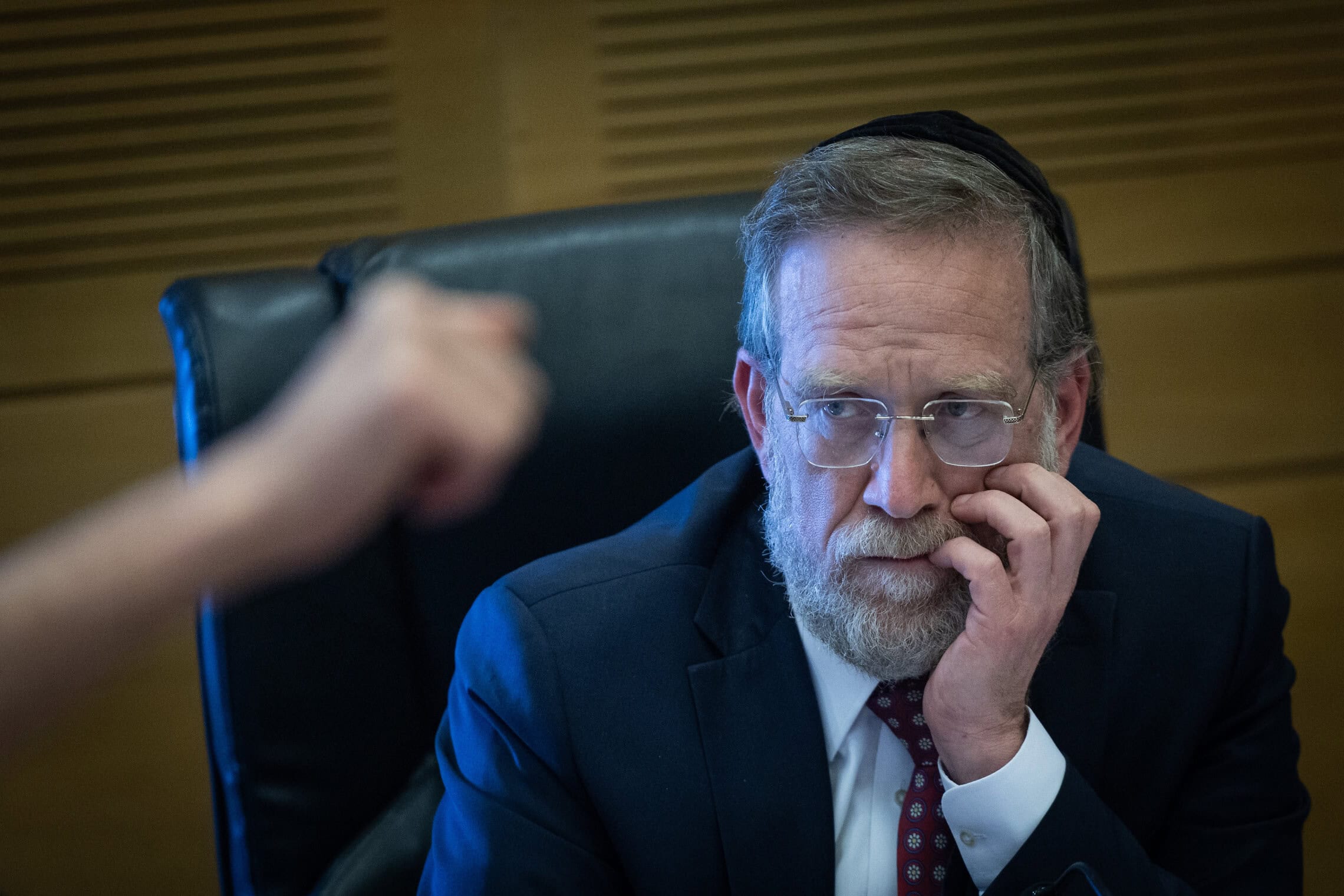 ח"כ יצחק פינדרוס בישיבת הוועדה המיוחדת לפניות הציבור, 1 באפריל 2024 (צילום: יונתן זינדל/פלאש90) ח"כ יצחק פינדרוס בישיבת הוועדה המיוחדת לפניות הציבור, 1 באפריל 2024 (צילום: יונתן זינדל/פלאש90)