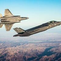 זוג מטוסי קרב F-35 אדיר של חיל האוויר הישראלי (צילום: דובר צה״ל)