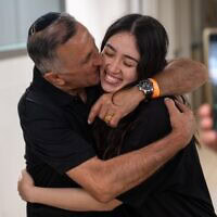 נעה ארגמני בבית חולים שיבא תל השומר אחרי שחרורה משבי חמאס בעזה, 8 ביוני 2024 (צילום: דובר צה"ל) נעה ארגמני בבית חולים שיבא תל השומר אחרי שחרורה משבי חמאס בעזה, 8 ביוני 2024 (צילום: דובר צה"ל)