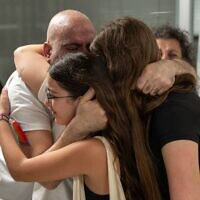 שלומי זיו בבית חולים שיבא תל השומר אחרי שחרורו משבי חמאס בעזה, 8 ביוני 2024 (צילום: דובר צה"ל) שלומי זיו בבית חולים שיבא תל השומר אחרי שחרורו משבי חמאס בעזה, 8 ביוני 2024 (צילום: דובר צה"ל)