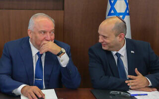 נפתלי בנט ואביגדור ליברמן ביולי 2022 (צילום: Marc Israel Sellem/POOL) נפתלי בנט ואביגדור ליברמן ביולי 2022 (צילום: Marc Israel Sellem/POOL)