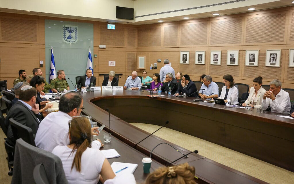 ישיבה של ועדת החוץ והביטחון של הכנסת, 8 ביולי 2024 (צילום: נועם מושקוביץ, דוברות הכנסת) ישיבה של ועדת החוץ והביטחון של הכנסת, 8 ביולי 2024 (צילום: נועם מושקוביץ, דוברות הכנסת)