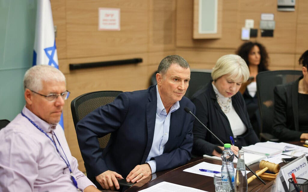 יו״ר ועדת החוץ והביטחון יולי אדלשטיין בישיבה. 17 ביולי 2024 (צילום: נועם מושקוביץ, דוברות הכנסת) יו״ר ועדת החוץ והביטחון יולי אדלשטיין בישיבה. 17 ביולי 2024 (צילום: נועם מושקוביץ, דוברות הכנסת)