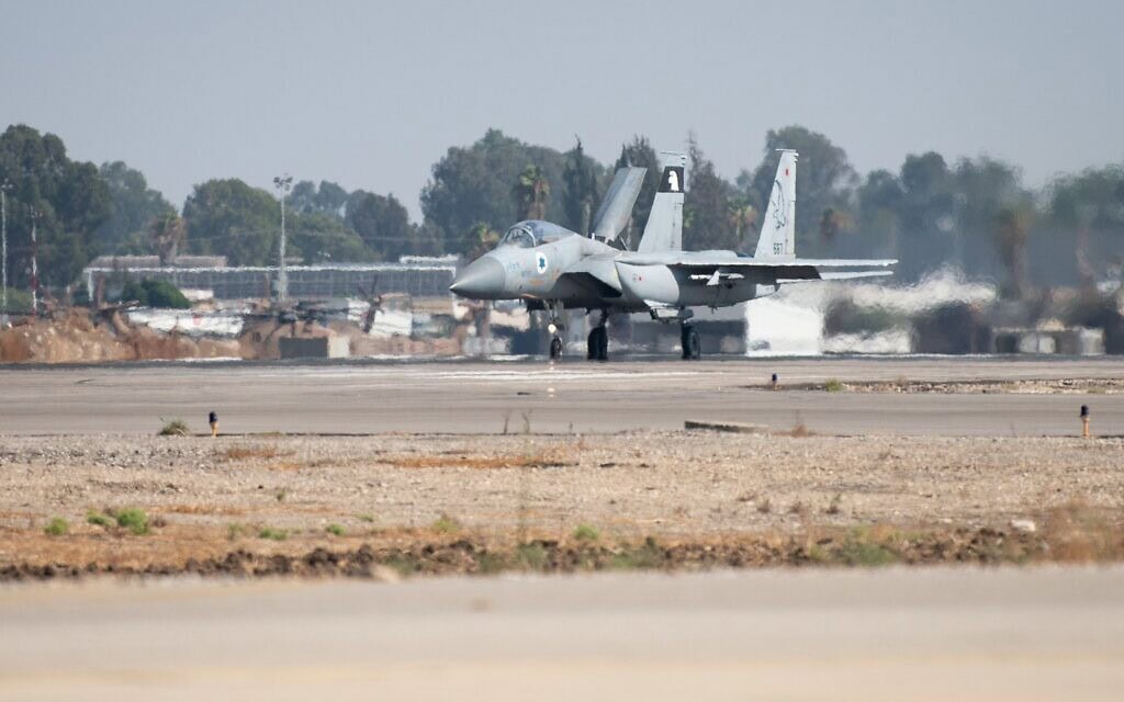 מטוס F15 בז בדרכו לתקיפה בתימן. 20 ביולי 2024 (צילום: דובר צה״ל )