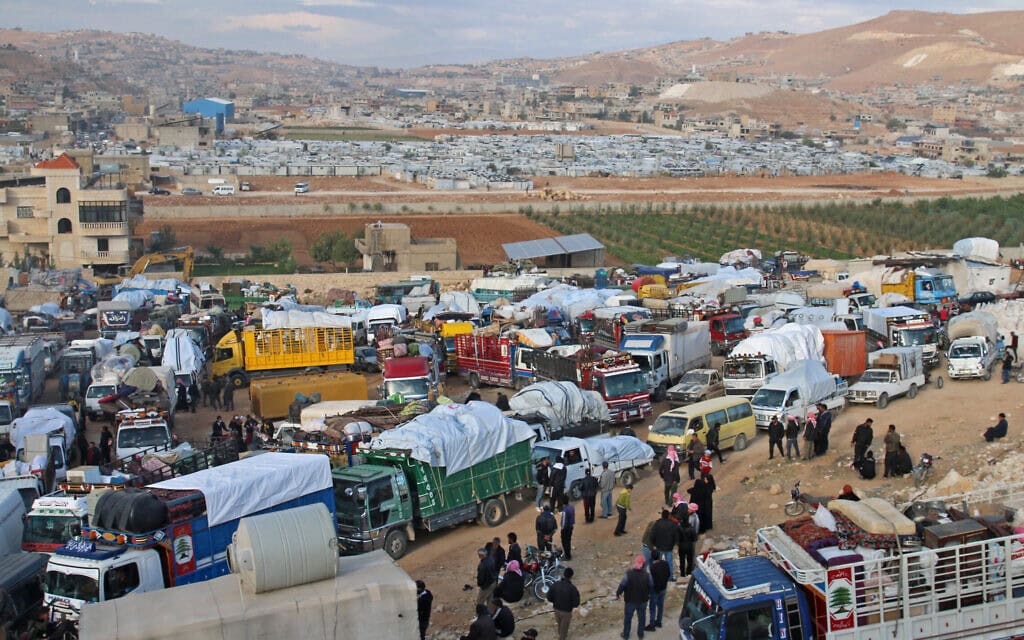 פליטים סורים בדרך לעזוב את לבנון, 26 באוקטובר 2022 (צילום: AFP)