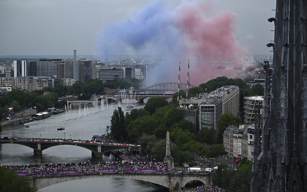 טקס הפתיחה של אולימפיאדת הקיץ בפריז, 26 ביולי 2024 (צילום: JULIEN DE ROSA / POOL / AFP)