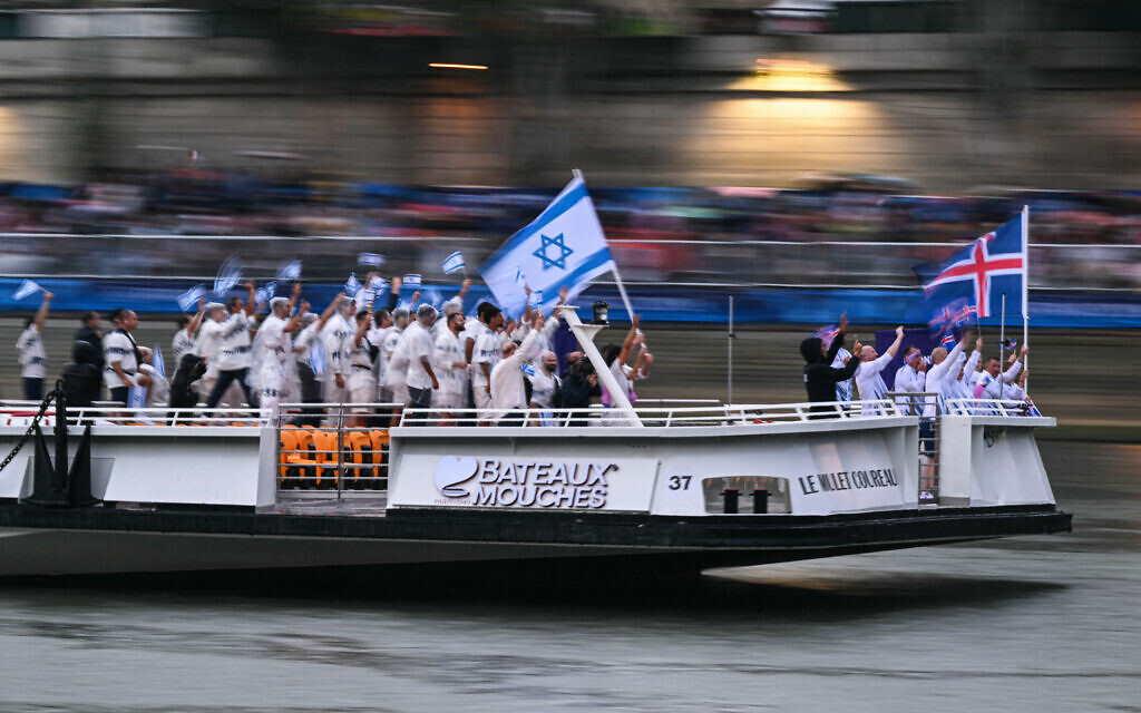המשלחת הישראלית בטקס פתיחת האולימפיאדה בפריז, 26 ביולי 2024 (צילום: Kirill KUDRYAVTSEV / AFP)