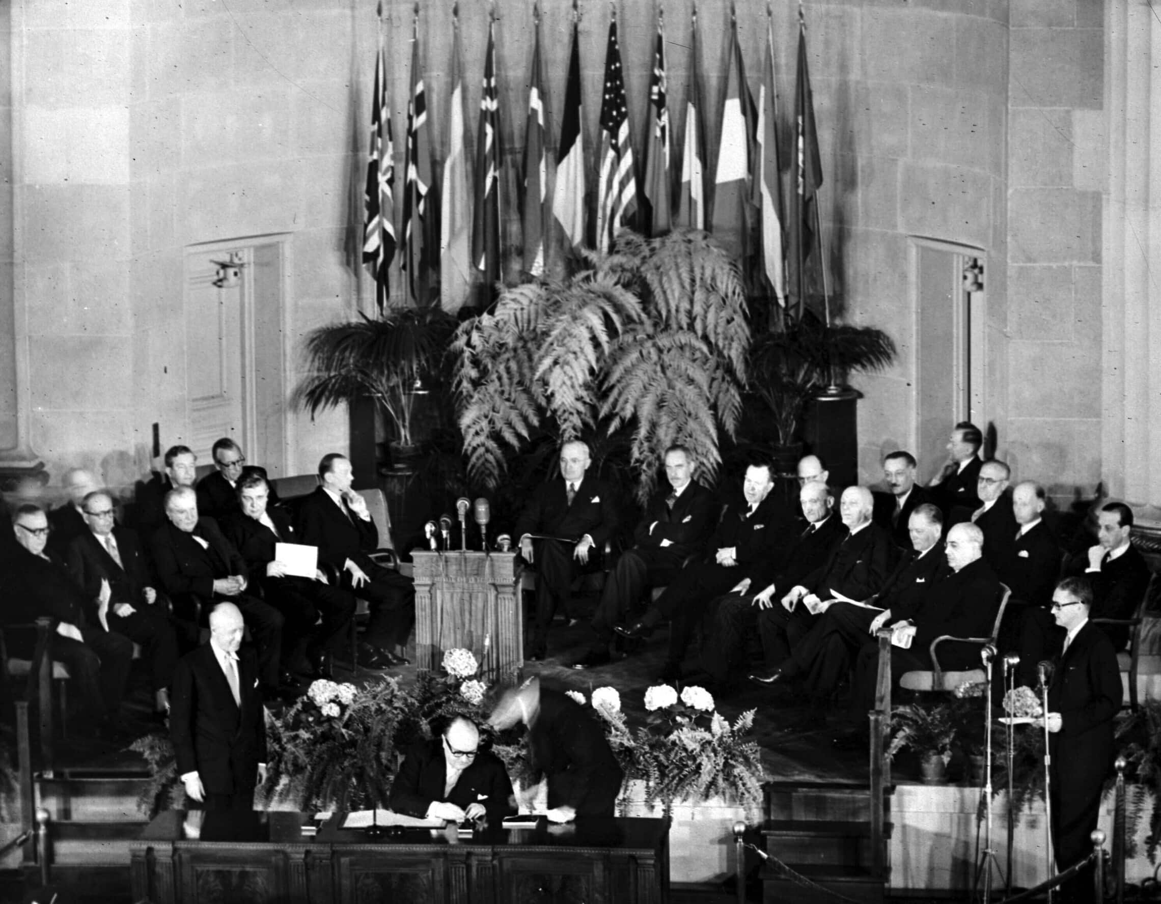 הקמת נאט&quot;ו, 4 באפריל 1949 (צילום: AP Photo)