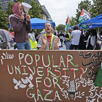 הפגנה פרו-פלסטינית באוניברסיטת טקסס בדאלאס, מאי 2024. אילוסטרציה (המצולמים אינם קשורים לרשומה) (צילום: AP Photo/LM Otero)