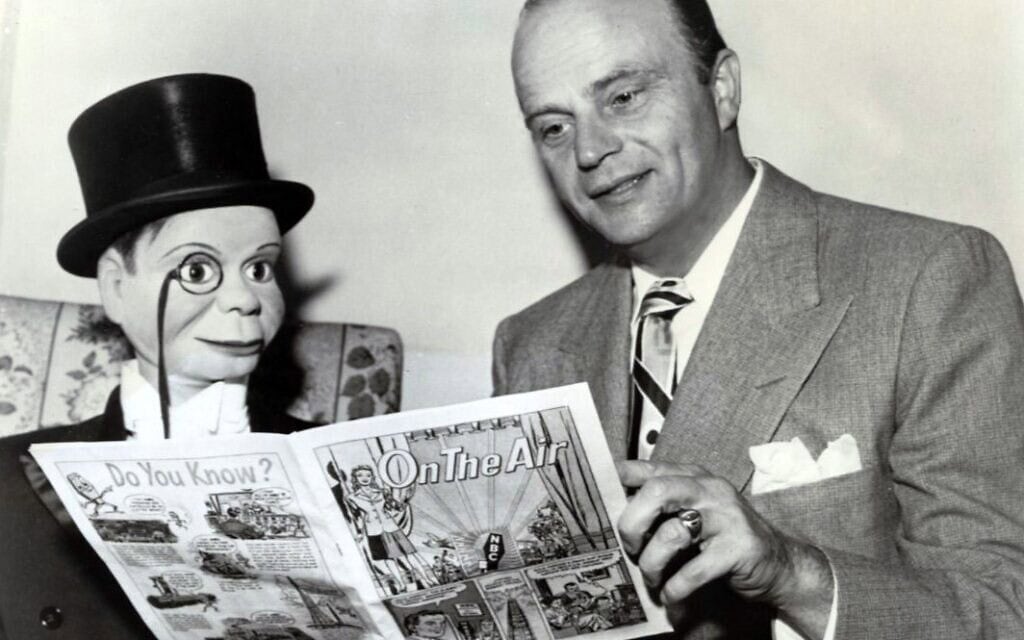 אדגר ברגן וצ'רלי מקארת'י, 1947 (צילום: NBC Radio/NBC, ויקיפדיה)
