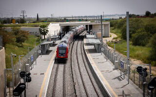 רכבת מושבתת בתחנת הרכבת הסגורה בשדרות, 27 במרץ 2024 (צילום: חיים גולדברג/פלאש90) רכבת מושבתת בתחנת הרכבת הסגורה בשדרות, 27 במרץ 2024 (צילום: חיים גולדברג/פלאש90)
