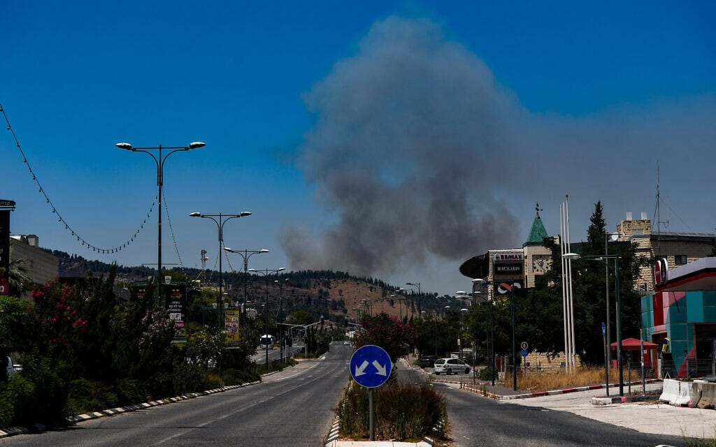 שריפה שהחלה מטילים ששוגרו מלבנון למטולה, צפון ישראל, 18 ביוני 2024 (צילום: אייל מרגולין/פלאש90) שריפה שהחלה מטילים ששוגרו מלבנון למטולה, צפון ישראל, 18 ביוני 2024 (צילום: אייל מרגולין/פלאש90)