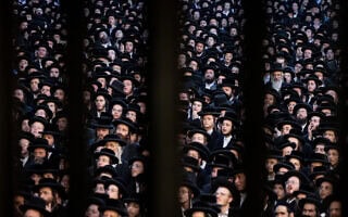 אלפי חרדים משתתפים בעצרת נגד גיוס תלמידי ישיבות לצה"ל במאה שערים בירושלים, 30 ביוני 2024 (צילום: חיים גולדברג/פלאש90) אלפי חרדים משתתפים בעצרת נגד גיוס תלמידי ישיבות לצה"ל במאה שערים בירושלים, 30 ביוני 2024 (צילום: חיים גולדברג/פלאש90)