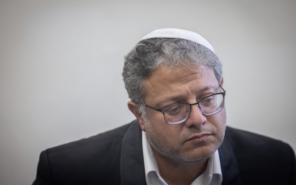 השר לביטחון לאומי איתמר בן גביר מגיע לבית המשפט לדיון בתביעה שלו נגד סתיו שפיר. 2 ביולי 2024 (צילום: חיים גולדברג/פלאש90) השר לביטחון לאומי איתמר בן גביר מגיע לבית המשפט לדיון בתביעה שלו נגד סתיו שפיר. 2 ביולי 2024 (צילום: חיים גולדברג/פלאש90)