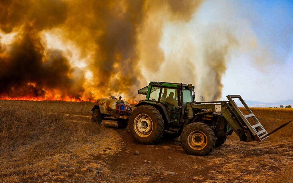 שריפה פרצה בצפון בעקבות ירי מסיבי של טילים ורקטות מלבנון, 4 ביולי 2024 (צילום: Maor Kinsbursky/Flash90)