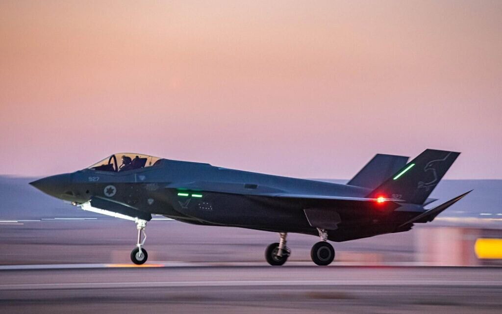 מטוס אף-35 בבסיס נבטים לאחר שובו מהתקיפה בתימן, 20 ביולי 2024 (צילום: דובר צה"ל) מטוס אף-35 בבסיס נבטים לאחר שובו מהתקיפה בתימן, 20 ביולי 2024 (צילום: דובר צה"ל)