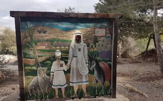 למי שייכת המורשת? פלסטיני תושב קריות בביקור בתל שילה מצטלם כדמות מקראית (צילום: אורי ארליך) למי שייכת המורשת? פלסטיני תושב קריות בביקור בתל שילה מצטלם כדמות מקראית (צילום: אורי ארליך)