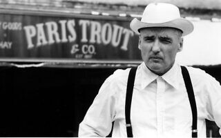 דניס הופר בסרט Paris Trout משנת 1991 (צילום: RGR Collection / Alamy) דניס הופר בסרט Paris Trout משנת 1991 (צילום: RGR Collection / Alamy)