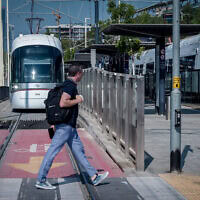 הרכבת הקלה בפתח תקווה, אוגוסט 2023 (צילום: אבשלום ששוני/פלאש90) הרכבת הקלה בפתח תקווה, אוגוסט 2023 (צילום: אבשלום ששוני/פלאש90)