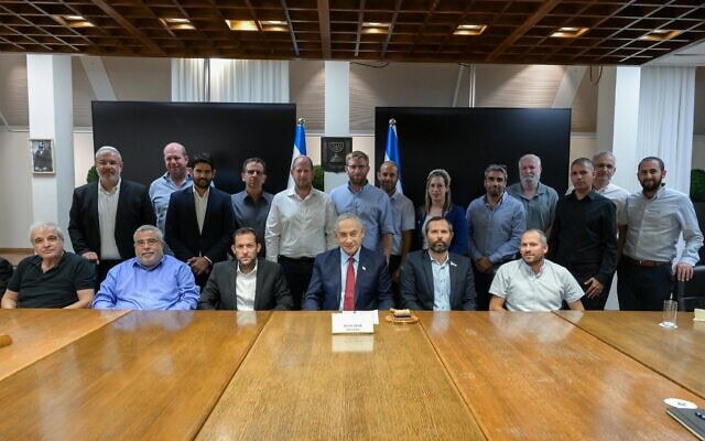 ראש הממשלה בנימין נתניהו וראשי רשויות מיהודה ושומרון בקריה בתל אביב, 8 באוגוסט 2024 (צילום: מעין טואף / לע"מ) ראש הממשלה בנימין נתניהו וראשי רשויות מיהודה ושומרון בקריה בתל אביב, 8 באוגוסט 2024 (צילום: מעין טואף / לע"מ)