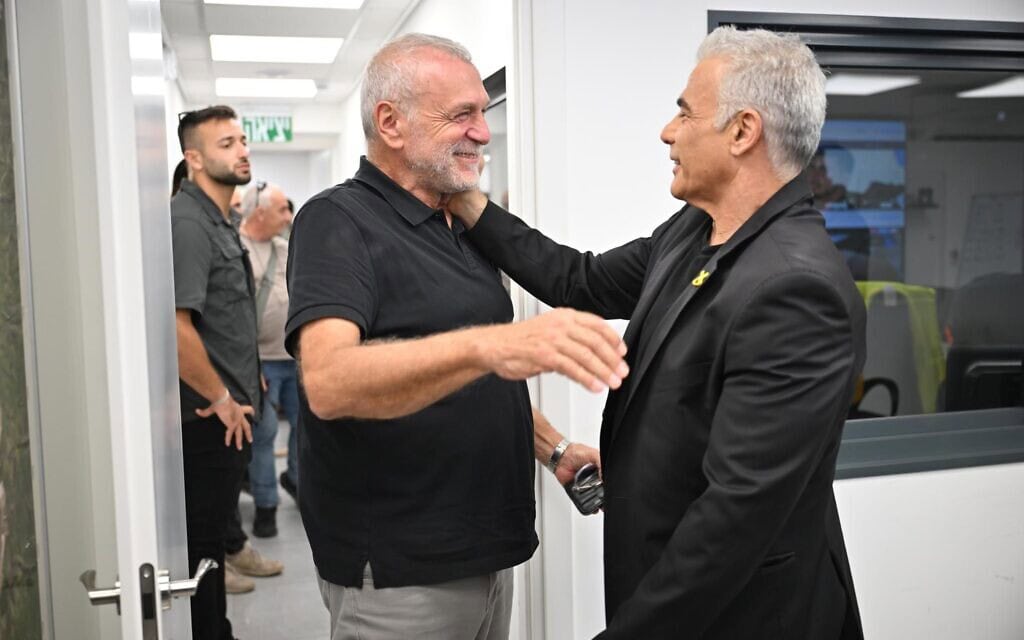 ראש האופוזיציה יאיר לפיד וראש מועצת מבואות החרמון בני בן מובחר. 26 באוגוסט 2024 (צילום: אלעד גוטמן) ראש האופוזיציה יאיר לפיד וראש מועצת מבואות החרמון בני בן מובחר. 26 באוגוסט 2024 (צילום: אלעד גוטמן)