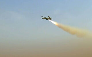 כטב"ם מתוצרת איראן ששוגר על ידי החות'ים, יולי 2024 (צילום: ANSARULLAH MEDIA CENTRE / AFP) כטב"ם מתוצרת איראן ששוגר על ידי החות'ים, יולי 2024 (צילום: ANSARULLAH MEDIA CENTRE / AFP)