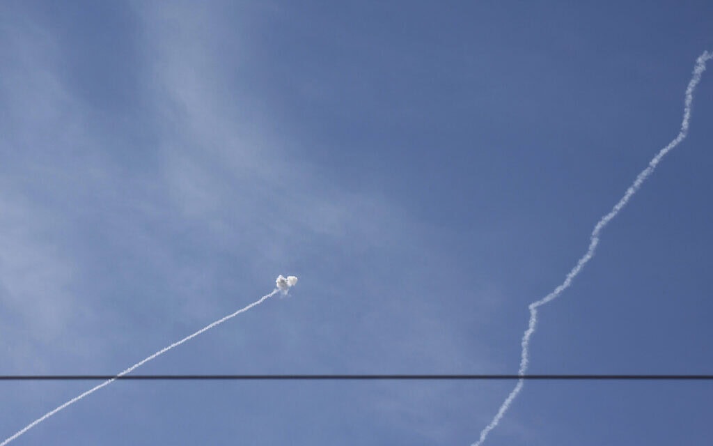 יירוט רקטות מלבנון לרמת הגולן. 20 בספטמבר 2024 (צילום: Photo by Jalaa MAREY / AFP) יירוט רקטות מלבנון לרמת הגולן. 20 בספטמבר 2024 (צילום: Photo by Jalaa MAREY / AFP)