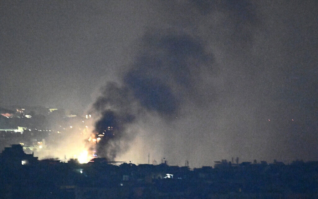 תקיפה אווירית ישראלית על הפרברים הדרומיים של ביירות ב-28 בספטמבר 2024 (צילום: JOSEPH EID / AFP) תקיפה אווירית ישראלית על הפרברים הדרומיים של ביירות ב-28 בספטמבר 2024 (צילום: JOSEPH EID / AFP)