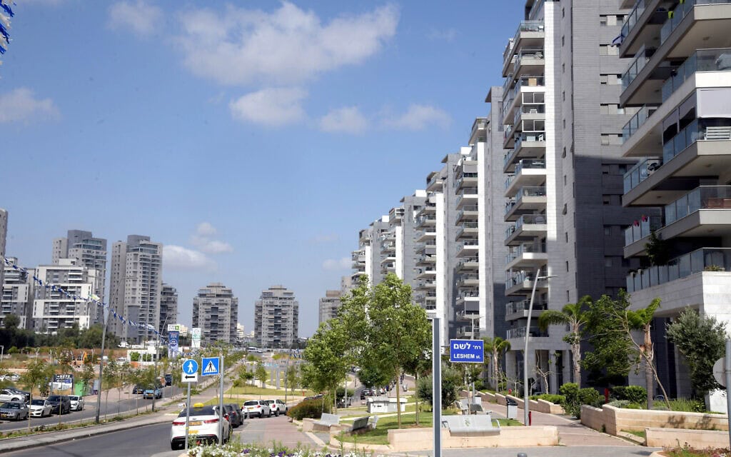 דירות חדשות בבאר יעקב. 26 במרץ 2020 (צילום: פלאש90) דירות חדשות בבאר יעקב. 26 במרץ 2020 (צילום: פלאש90)