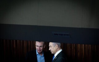 ראש הממשלה בנימין נתניהו ושר המשפטים יריב לוין בכנסת, 11 ביוני 2024 (צילום: יונתן זינדל/פלאש90) ראש הממשלה בנימין נתניהו ושר המשפטים יריב לוין בכנסת, 11 ביוני 2024 (צילום: יונתן זינדל/פלאש90)