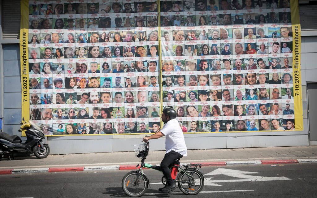 Israelis walk past a mural of photographs of Israelis whom have been held hostage and the 101 who are still held hostage by Hamas terrorists in Gaza since the October 7 massacre, in Tel Aviv. September 30, 2024. Photo by Miriam Alster/FLASH90 *** Local Caption *** מלחמה
חטופים
תמונות
תל אביב Israelis walk past a mural of photographs of Israelis whom have been held hostage and the 101 who are still held hostage by Hamas terrorists in Gaza since the October 7 massacre, in Tel Aviv. September 30, 2024. Photo by Miriam Alster/FLASH90 *** Local Caption *** מלחמה
חטופים
תמונות
תל אביב