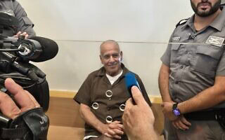איש העסקים מוטי ממן החשוד בריגול עבור איראן בבית משפט השלום בבאר שבע, 19 בספטמבר 2024 (צילום: שימוש לפי סעיף 27א לחוק זכויות יוצרים, מרשת X) איש העסקים מוטי ממן החשוד בריגול עבור איראן בבית משפט השלום בבאר שבע, 19 בספטמבר 2024 (צילום: שימוש לפי סעיף 27א לחוק זכויות יוצרים, מרשת X)