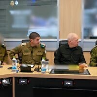 שר הביטחון יואב גלנט קיים הערכת מצב מבצעית בבור הפיקוד בקריה, יחד עם הרמטכ שר הביטחון יואב גלנט קיים הערכת מצב מבצעית בבור הפיקוד בקריה, יחד עם הרמטכ