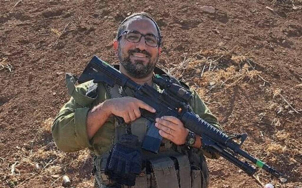 רס"ם רוני גניזט, בן 36 מגבעת שמואל, נפל בקרב בדרום לבנון (צילום: דובר צה"ל) רס"ם רוני גניזט, בן 36 מגבעת שמואל, נפל בקרב בדרום לבנון (צילום: דובר צה"ל)