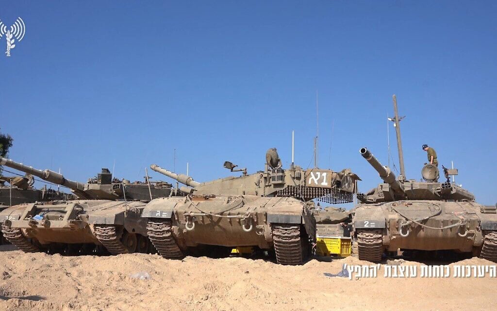 טנקים של אוגדה 146 נערכים לכניסה ללבנון. 7 באוקטובר 2024 (צילום: דובר צה״ל) טנקים של אוגדה 146 נערכים לכניסה ללבנון. 7 באוקטובר 2024 (צילום: דובר צה״ל)