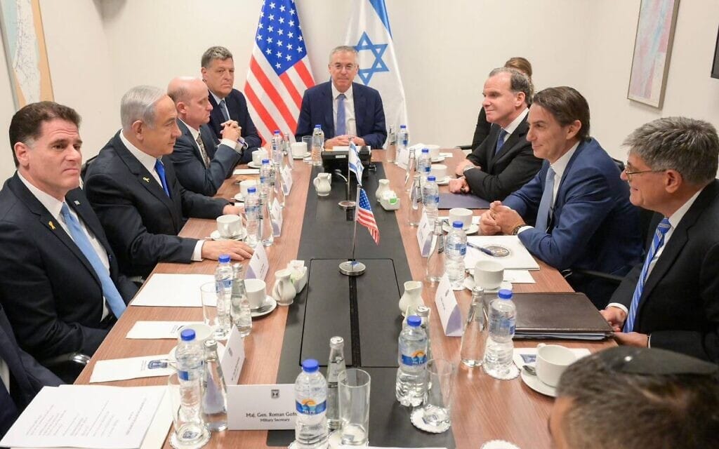 ראש הממשלה בנימין נתניהו נפגש בירושלים עם השליח המיוחד של נשיא ארצות הברית, עמוס הוכשטיין, ועם השליח המיוחד של נשיא ארצות הברית לענייני המזרח התיכון, ברט מקגורק, 31 באוקטובר 2024 ראש הממשלה בנימין נתניהו נפגש בירושלים עם השליח המיוחד של נשיא ארצות הברית, עמוס הוכשטיין, ועם השליח המיוחד של נשיא ארצות הברית לענייני המזרח התיכון, ברט מקגורק, 31 באוקטובר 2024