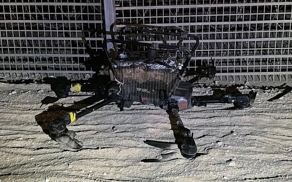 רחפן הברחה שנתפס בגבול מצרים. 31 באוקטובר 2024 (צילום: דובר צה״ל) רחפן הברחה שנתפס בגבול מצרים. 31 באוקטובר 2024 (צילום: דובר צה״ל)